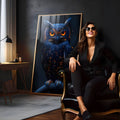 Coruja azul escura com brilhos estrelados e olhos laranja sobre fundo escuro, quadro decorativo