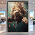 Leão de juba volumosa nadando de boca aberta entre peixes em água verde-azulada, quadro decorativo