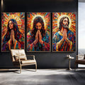 Quadro Decorativo Abstrato de Jesus, Maria e José - quadros decorativos para sala 1 Tela Vertical, 3 Telas - em ambiente decorado