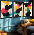 Trio de telas abstratas com manchas orgânicas pretas, amarelas, rosa e azuis, quadro decorativo