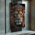 Quadro Decorativo Leão: A Majestade da Coroa de Rei - quadros decorativos para sala 1 Tela Vertical, 3 Telas - em ambiente decorado