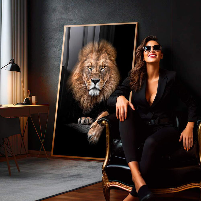 Quadro Decorativo O Leão Majestoso: Aura de Poder - quadros decorativos 1 Tela Vertical, 3 Telas - em escritorio elegante