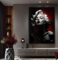 Marilyn Monroe em preto e branco, olhos fechados e batom vermelho sobre fundo escuro, quadro decorativo