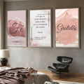 Quadro Decorativo Revelador: Fé e Gratidão Visual - quadros decorativos para sala 1 Tela Vertical, 3 Telas - em ambiente decorado