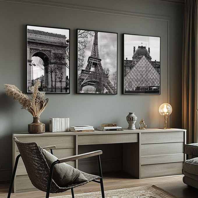 Quadro Decorativo Paris Encantador: Beleza Atemporal - quadros decorativos para sala 1 Tela Vertical, 3 Telas - em ambiente decorado