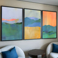 Trio de telas com montanhas abstratas em azul e verde, céu laranja e campo amarelo, quadro decorativo