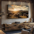 Rebanho de ovelhas pastando em campo dourado ao pôr do sol entre colinas, quadro decorativo