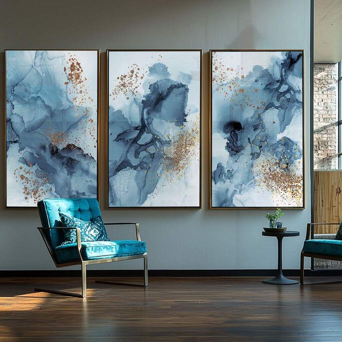 Quadro Decorativo: Elegância Azul e Dourada Única - quadros decorativos para sala 1 Tela Vertical, 3 Telas - em ambiente decorado