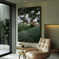 Folha de palmeira verde em close com luzes desfocadas em bokeh ao fundo, quadro decorativo