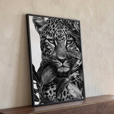Quadro Decorativo Leopardo em Preto e Branco com Folhagem