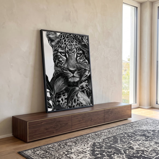 Quadro Decorativo Leopardo em Preto e Branco com Folhagem em ambiente decorado - quadros decorativos para sala