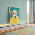 Quadro Decorativo Vaca de Óculos Amarelos em Suéter Amarelo em ambiente decorado - quadros decorativos para sala