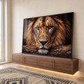 Quadro Decorativo Leão Majestoso com Olhos Âmbar em Fundo em ambiente decorado - quadros decorativos para sala