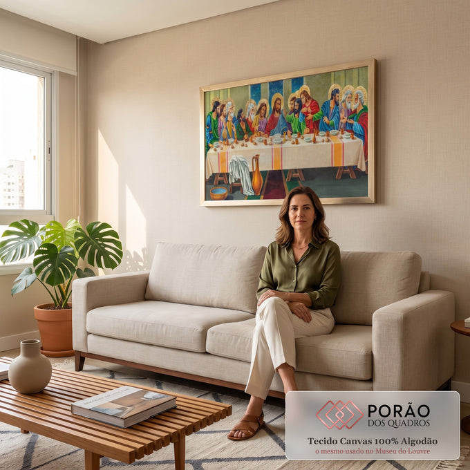 Santa Ceia com Jesus e apóstolos de auréolas douradas à mesa em estilo sacro colorido, quadro decorativo
