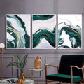 Quadro Decorativo: Sussurros de Serenidade em Mármore Verde - quadros decorativos para sala 1 Tela Vertical, 3 Telas - em ambiente decorado