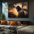 Quadro Decorativo Sagrada Esperança: Crucificação ao Entardecer - quadros decorativos para sala 1 Tela, 1 Tela Horizontal - em ambiente decorado