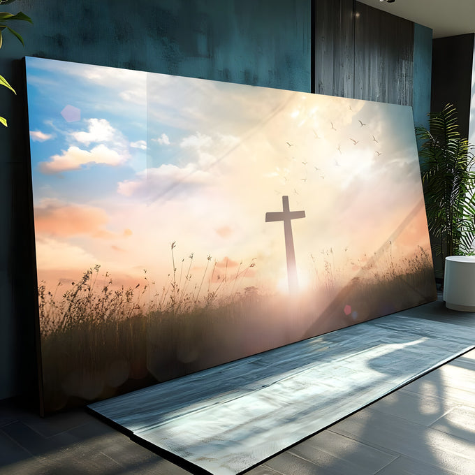 Cruz em silhueta num campo ao amanhecer com pássaros voando e céu dourado, quadro decorativo