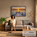 Quadro Decorativo: Inspirador Pôr do Sol no Cais em sala de estar moderna - quadros decorativos para sala