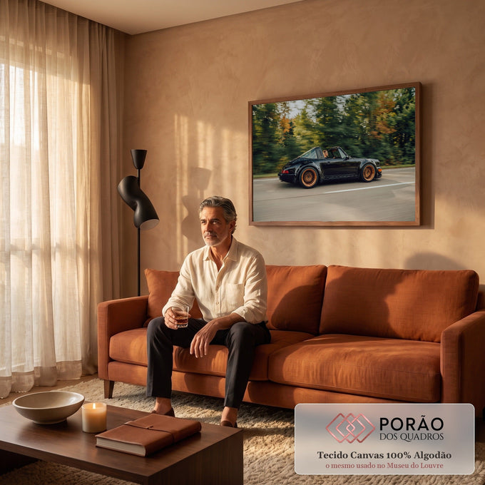 Porsche 911 Targa preto com rodas bronze em velocidade na estrada com floresta ao fundo, quadro decorativo