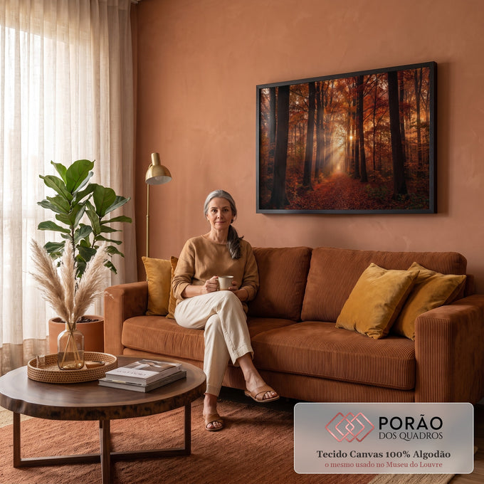 Quadro Decorativo Grande Caminho para Sala Laranja | quadros decorativos para sala de estar | caminho de folhas em floresta de outono com raios de sol entre troncos | em ambiente 3 | Porao dos Quadros