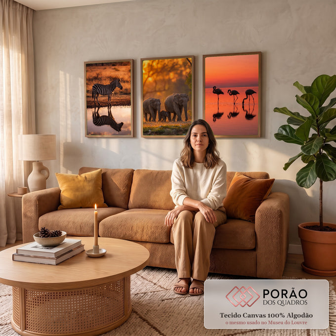 Quadro Decorativo Kit 3 Telas Safari ao Pôr do Sol para Sala | quadros decorativos para sala de estar | tríptico com zebra, elefantes e flamingos silhuetados ao pôr do sol dourado | em ambiente 3 | Porao dos Quadros