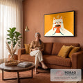 Quadro Decorativo Grande Gato Fofo Tomando para Sala Laranja | quadros decorativos para sala de estar | gato branco de olhos fechados segurando caneca laranja de café com vapor | em ambiente 3 | Porao dos Quadros