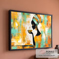 Mulher africana de turbante tomando café em pinceladas laranja e verde-água, quadro decorativo