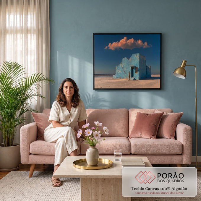 Quadro Decorativo Grande Casa na Praia para Sala Azul | quadros decorativos para sala de estar | homem observando casa azul desgastada na praia com gato laranja na janela ao entardecer | em ambiente 3 | Porao dos Quadros