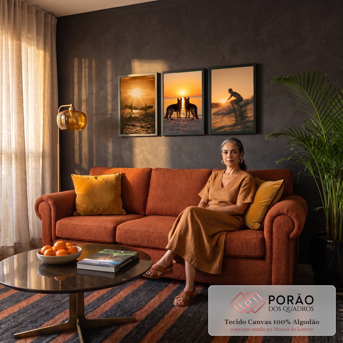 Quadro Decorativo Kit 3 Telas Surfistas e Cães para Sala | quadros decorativos para sala de estar | surfistas, cães pastor alemão e surfe ao pôr do sol em tons dourados | em ambiente 3 | Porao dos Quadros