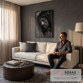 Quadro Decorativo Grande Jesus Preto e Branco para Sala | quadros decorativos para sala de estar | homem com coroa de espinhos e sangue no rosto em retrato preto e branco | em ambiente 3 | Porao dos Quadros