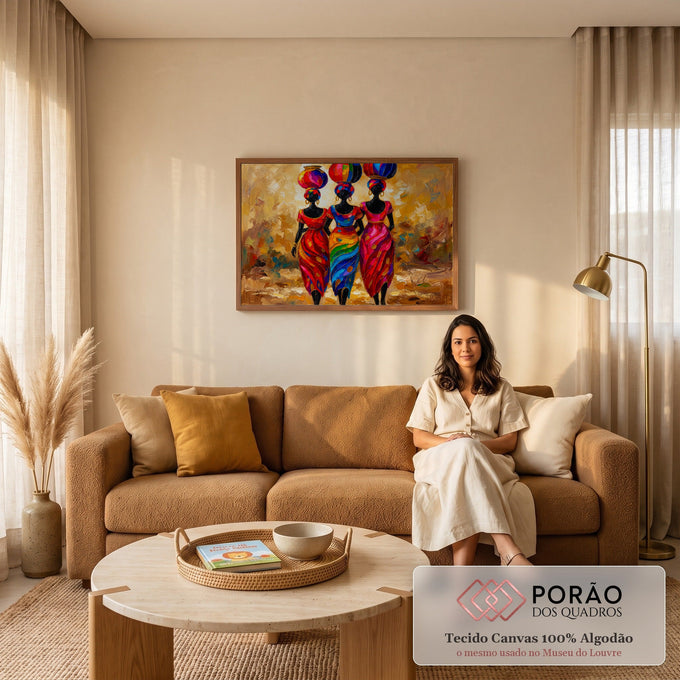 Três mulheres africanas de costas com potes coloridos na cabeça em pintura a óleo dourada, quadro decorativo