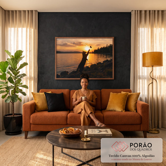 Quadro Decorativo Grande Gato e Borboleta para Sala Laranja | quadros decorativos para sala de estar | silhueta de gato erguendo a pata para borboleta ao pôr do sol na beira do lago | em ambiente 3 | Porao dos Quadros
