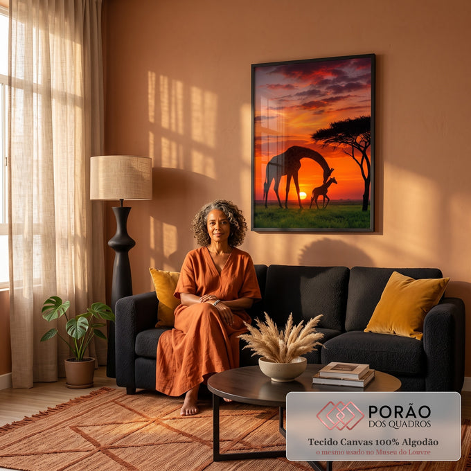 Girafa e filhote em silhueta sob pôr do sol laranja na savana com acácia, quadro decorativo