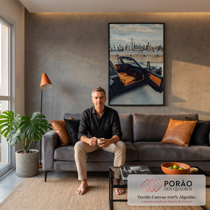 Porsche Targa preto aberto com bancos caramelo diante do skyline de Nova York, quadro decorativo