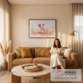 Quadro Decorativo Grande Bezerro de Bebê para Quarto de Bebê | quadros decorativos para sala de estar | bezerro fofo branco e vermelho em aquarela sentado sobre fundo terroso | em ambiente 3 | Porao dos Quadros