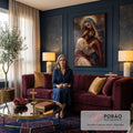Quadro Decorativo Grande Pietà Nossa Senhora para Sala Azul | quadros decorativos para sala de estar | Nossa Senhora abraçando Jesus com coroa de espinhos, véu azul dourado | em ambiente 3 | Porao dos Quadros