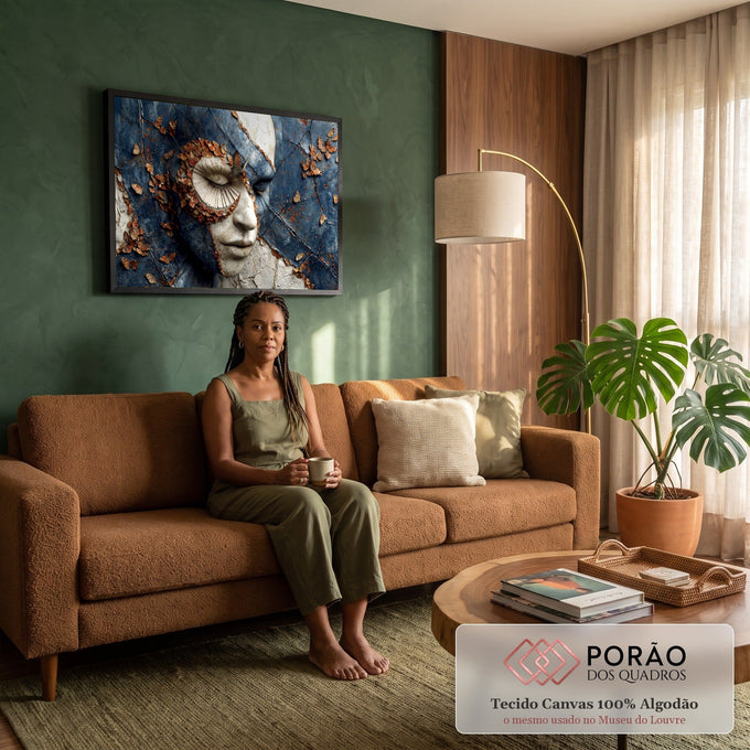 Quadro Decorativo Grande Rosto Craquelado para Sala Azul | quadros decorativos para sala de estar | rosto meio mármore meio cerâmica azul rachada coberto de borboletas marrons | em ambiente 3 | Porao dos Quadros