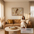 Quadro Decorativo Grande Jesus Abraçando Bege para Sala | quadros decorativos para sala de estar | Jesus com auréola dourada abraçando uma mulher sobre fundo texturizado em ouro e bege | em ambiente 3 | Porao dos Quadros