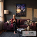 Quadro Decorativo Grande Árvore o Pôr do Sol para Sala Preto | quadros decorativos para sala de estar | árvore silhueta entre pôr do sol dourado e céu estrelado roxo com lua crescente | em ambiente 3 | Porao dos Quadros