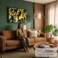 Mulher pensativa em preto e branco em colagem retrô com girassóis, flores azuis e jornal, quadro decorativo