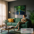 Quadro Decorativo Grande Estrada Molhada para Sala Verde | quadros decorativos para sala de estar | estrada molhada em perspectiva atravessando densa floresta de bambu verde | em ambiente 3 | Porao dos Quadros