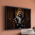 Gorila de terno e gravata com anéis dourados sentado em trono barroco em salão de madeira, quadro decorativo