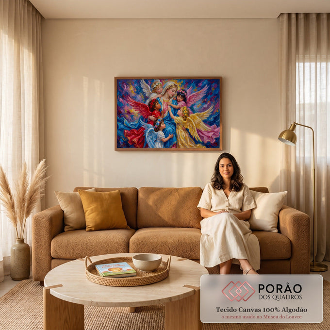 Nossa Senhora de manto azul abraçada por anjinhos de asas coloridas em pintura a óleo, quadro decorativo