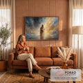 Pintura de Jesus abraçando uma pessoa sobre as águas, com luz dourada e nuvens azuis, quadro decorativo