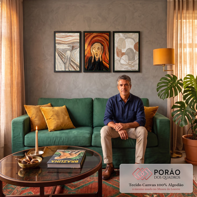 Quadro Decorativo Kit 3 Telas Grito Edvard Munch para Sala | quadros decorativos para sala de estar | três telas com O Grito de Munch em sépia e laranja e painel abstrato terroso | em ambiente 3 | Porao dos Quadros