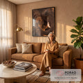 Quadro Decorativo Grande Elefante Jogando para Sala Marrom | quadros decorativos para sala de estar | close de elefante com poeira subindo pela orelha e luz dourada de fim de tarde | em ambiente 3 | Porao dos Quadros