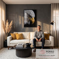 Close de águia-de-cabeça-branca com olhar feroz e bico amarelo sobre fundo preto, quadro decorativo
