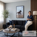 Quadro Decorativo Grande Cavalo Galopando Preto para Sala | quadros decorativos para sala de estar | cavalo preto galopando na beira do mar com crina ao vento e ondas ao fundo | em ambiente 3 | Porao dos Quadros
