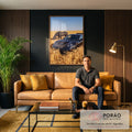 Porsche preto em campo de trigo dourado, cavalo preto pastando e céu azul, quadro decorativo