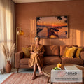 Quadro Decorativo Grande Píer ao Pôr do Sol para Sala | quadros decorativos para sala de estar | píer de madeira com bicicleta e lampiões acesos ao pôr do sol laranja | em ambiente 3 | Porao dos Quadros